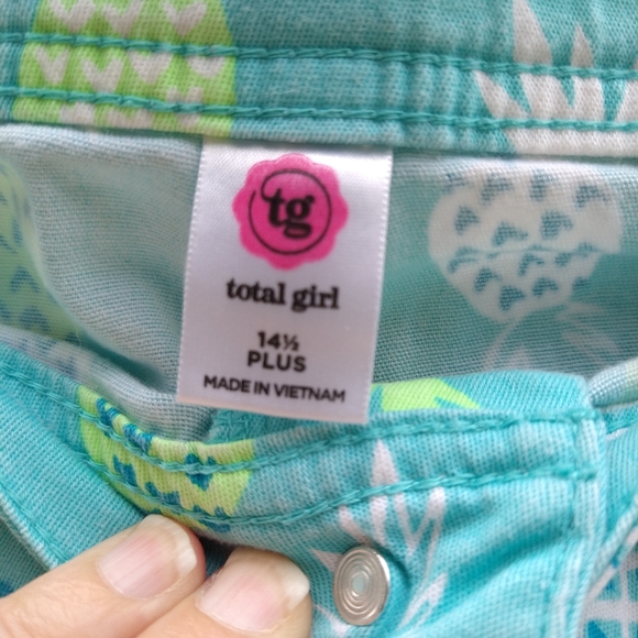 TOTAL GIRL SHORTS.  SZ 14 1/2 PLUS - Picture 2 of 5